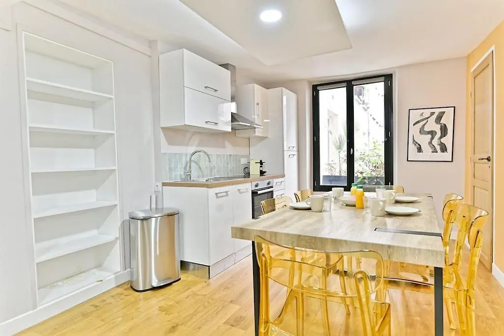 3 2eme - Iii Apartment *
